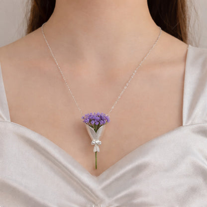 Necklace with bouquet of flowers